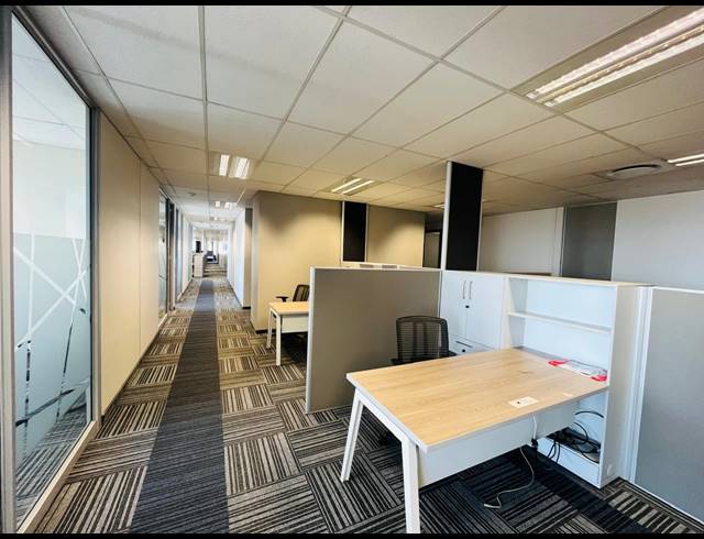 1,600M² OFFICE TO LET IN WATERFALL